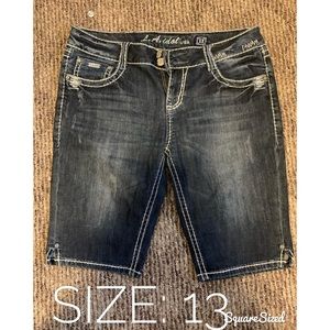 Black Bermuda shorts with stitching